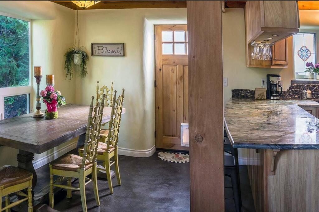 فيلا European Style Straw Bale Retreat أشلاند المظهر الخارجي الصورة